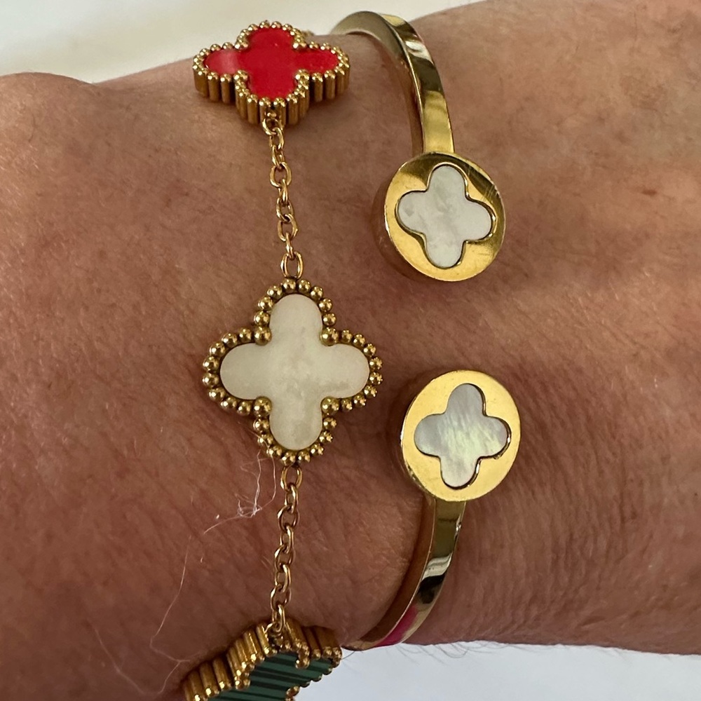 Bundle of three mother of pearl  Clover Design - Picture 4 of 9